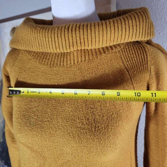 Used Anthropologie, Size Small Sweater  In good condition. - Picture 4 of 13